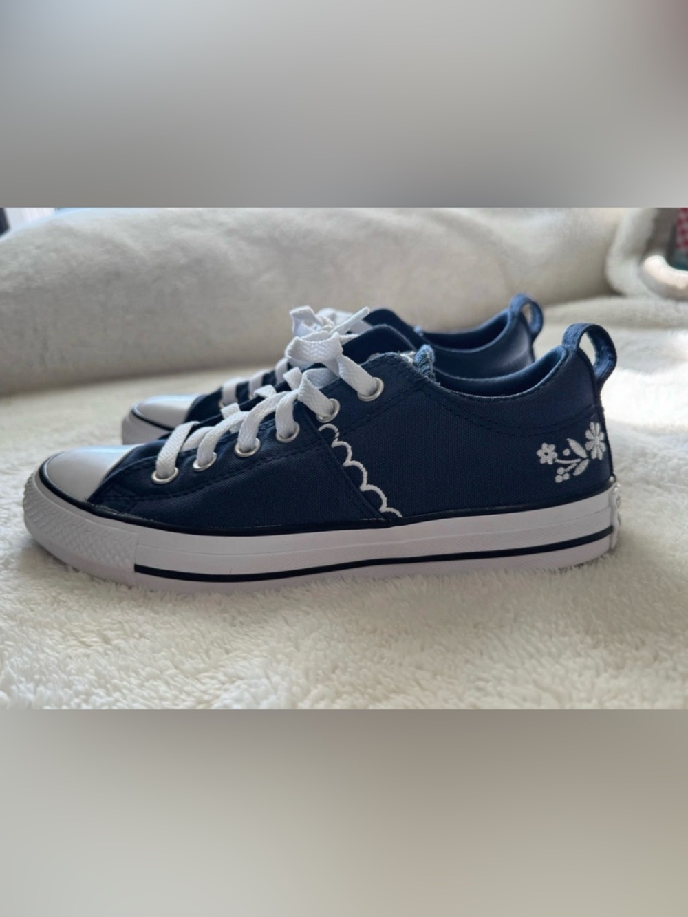 Women’s Converse Size 8